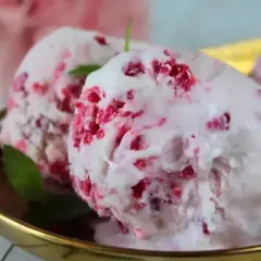 Idealne lody malinowe bez maszynki? Mój sekret na kremową konsystencję