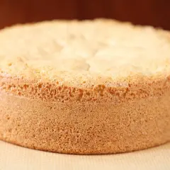 Idealny biszkopt z 5 jaj na blachę, puszysty i lekki. Idealny do tortów i deserów.