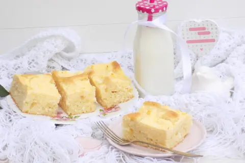 Puszyste ciasto jogurtowe z twarogiem: przepis i triki na sukces!