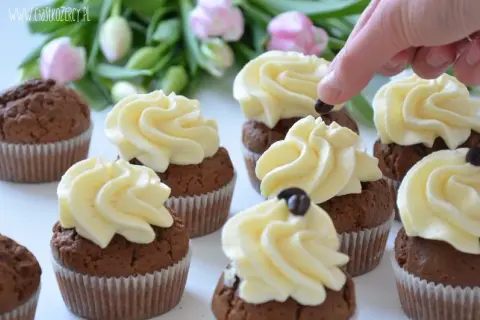 Krem do babeczek bez mascarpone: Sekrety stabilnych dekoracji