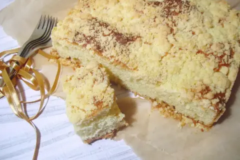 Pyszne ciasto drożdżowe z kruszonką, jak u babci. Idealne na niedzielne popołudnie.