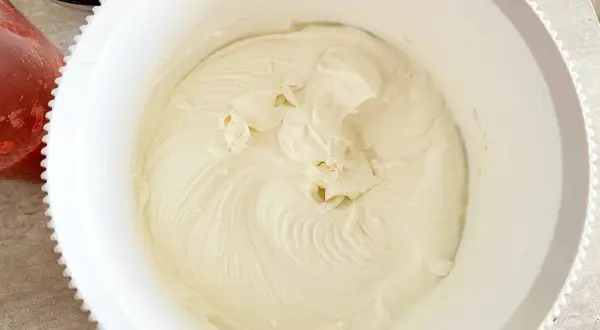 Mascarpone i galaretka: Poznaj sekrety gładkiego kremu!