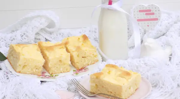 Puszyste ciasto jogurtowe z twarogiem: przepis i triki na sukces!