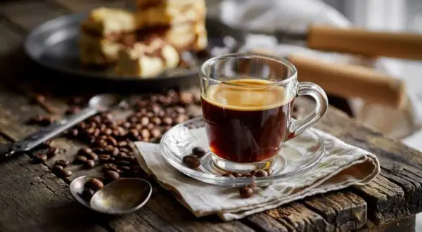 Kawa do tiramisu: Jaką wybrać, by deser zachwycił?