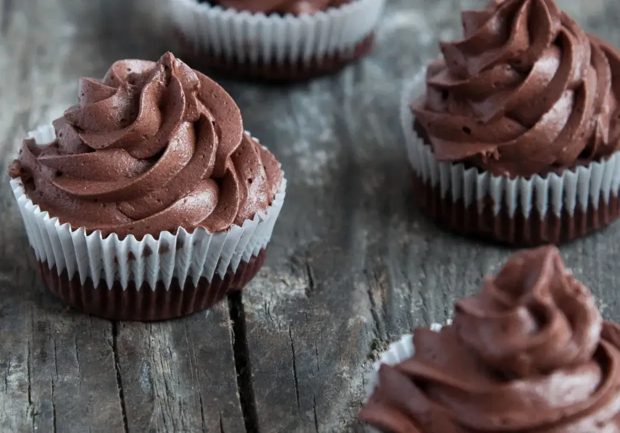 różne kremy do muffinek czekoladowych